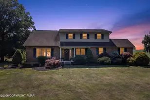 4124 Lawton Ct, Schnecksville, PA 18078 - Photo 2