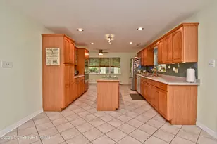 2095 Pleasant View Dr, Stroudsburg, PA 18360 - Photo 6