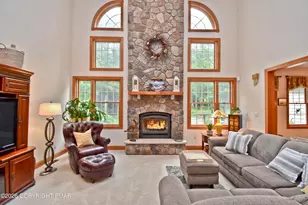 326 Sunset Ave, Pocono Manor, PA 18349 - Photo 4