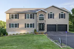 716 Yoke Terrace, Stroudsburg, PA 18360 - Photo 2