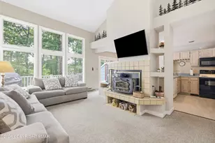 76 Laurelwoods Dr, Lake Harmony, PA 18624 - Photo 4