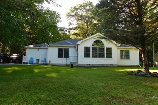 552 W Chipmunk Rd, Bushkill, PA 18324 - Photo 2