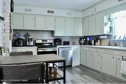 114 Everhart Street, Dupont, PA 18641 - Photo 10