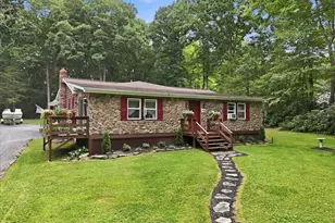 1646 Erie Ct, Effort, PA 18330 - Photo 1