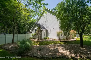 211 Annette Marie Dr, Long Pond, PA 18334 - Photo 8