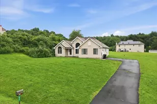 86 Northpark Dr, East Stroudsburg, PA 18302 - Photo 4