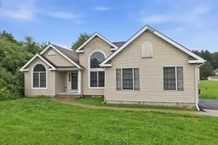86 Northpark Dr, East Stroudsburg, PA 18302 - Photo 2