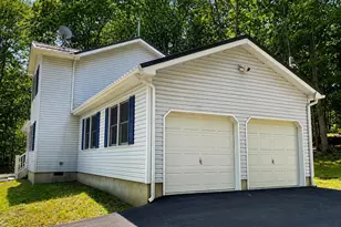 16 Flagstone Ln, East Stroudsburg, PA 18302 - Photo 4