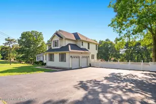4864 Pine Ridge Dr, Bushkill, PA 18324 - Photo 2