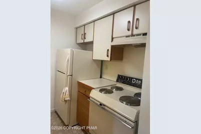  3 Village Circle #APT 403, Stroudsburg, PA 18360 - Photo 2