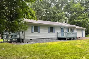 183 Holly Rd, East Stroudsburg, PA 18302 - Photo 2