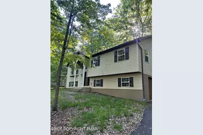  1147 Hunters Woods Drive, East Stroudsburg, PA 18301 - Photo 2