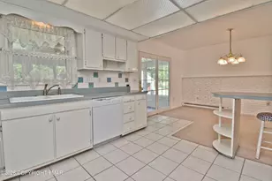 3215 Sunrise Dr, Stroudsburg, PA 18360 - Photo 12
