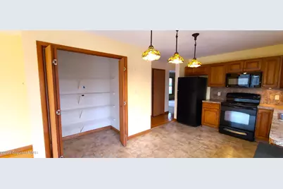  907 Thornberry Court, East Stroudsburg, PA 18302 - Photo 6