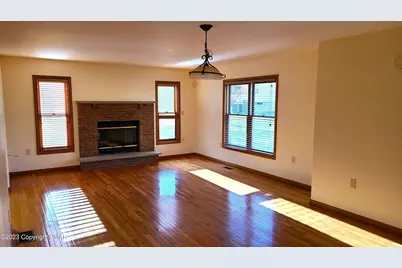  907 Thornberry Court, East Stroudsburg, PA 18302 - Photo 2