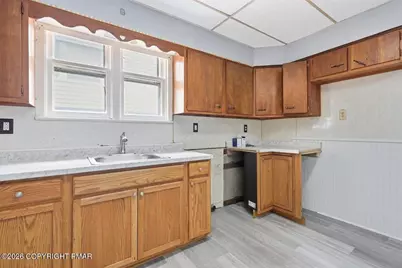  223 W High Street, Nesquehoning, PA 18240 - Photo 6