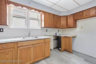223 W High St, Nesquehoning, PA 18240 - Photo 6