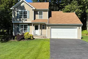 1010 Dorset Dr, Bushkill, PA 18324 - Photo 1