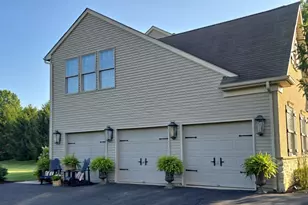 9345 Merlot Cir, Breinigsville, PA 18031 - Photo 6