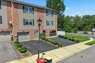 13 Jazz Cir, Whitehall, PA 18052 - Photo 2