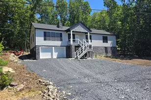 211 Brentwood Dr, Bushkill, PA 18324 - Photo 2