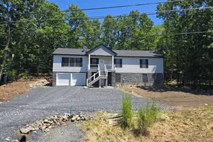 211 Brentwood Dr, Bushkill, PA 18324 - Photo 1