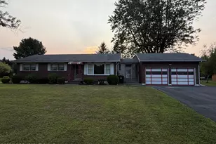 2662 Community Dr, Bath, PA 18014 - Photo 2