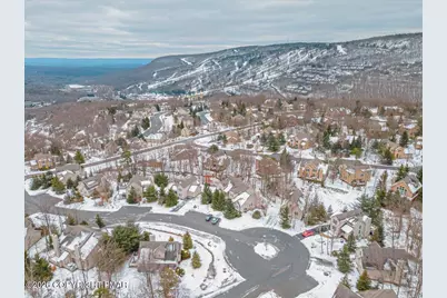  14 Middle Village Way, Tannersville, PA 18372 - Photo 2