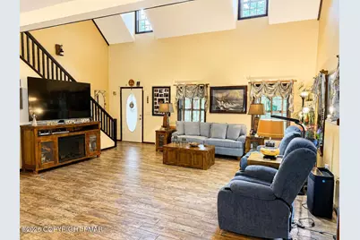  215 Maple Ridge Drive, Hawley, PA 18428 - Photo 4