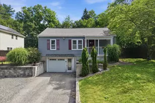 105 Periwinkle Ln, Stroudsburg, PA 18360 - Photo 2