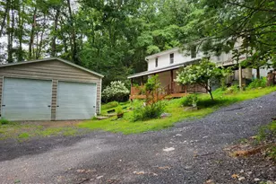 207 Marilou Ln, Bartonsville, PA 18321 - Photo 2