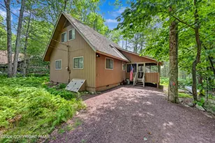 1521 Crestview Ln, Pocono Pines, PA 18350 - Photo 6
