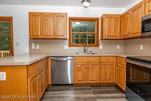 1208 Falls Rd, Bushkill, PA 18324 - Photo 8