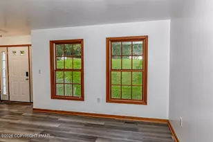 1208 Falls Rd, Bushkill, PA 18324 - Photo 14