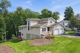 714 Garnet Ln, East Stroudsburg, PA 18301 - Photo 4