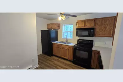  889 Country Place Drive, Tobyhanna, PA 18466 - Photo 16