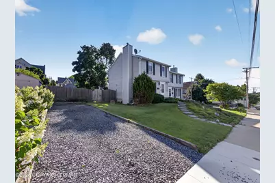  106 N Lobb Avenue, Pen Argyl, PA 18072 - Photo 2