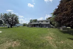 634 Gladys Dr, Nazareth, PA 18064 - Photo 2