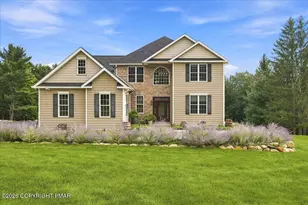724 Silver Fox Ln, Stroudsburg, PA 18360 - Photo 1