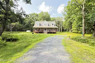 1115 Snowshoe Ct, Bushkill, PA 18324 - Photo 2