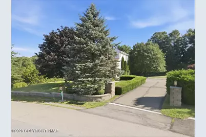  89 Northpark Drive, East Stroudsburg, PA 18302 - Photo 4