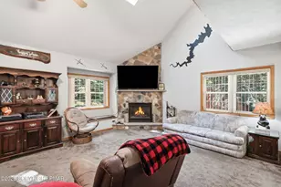 1046 Rainbow Dr, Lake Ariel, PA 18436 - Photo 8