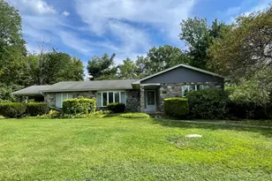 5130 Mountain View Dr, Stroudsburg, PA 18360 - Photo 2