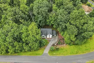 123 Pasquin Dr, East Stroudsburg, PA 18301 - Photo 2