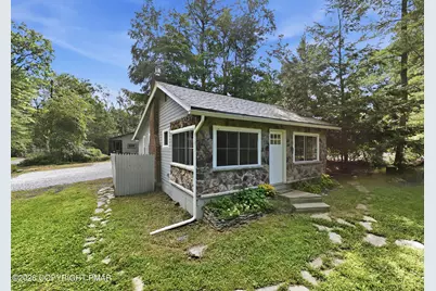  126 W West View Circle, East Stroudsburg, PA 18302 - Photo 1