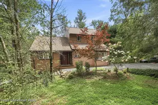 6262 Lakeview Dr, Pocono Pines, PA 18350 - Photo 2