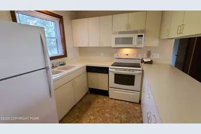  146 Foxfire Drive #APT 203, Mount Pocono, PA 18344 - Photo 2