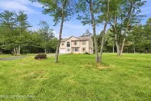 1123 Chickadee Dr, Pocono Summit, PA 18346 - Photo 4