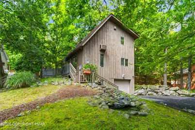  424 Saunders Drive, Bushkill, PA 18324 - Photo 2