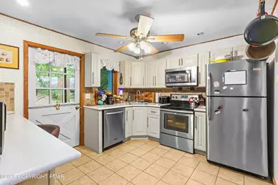  424 Saunders Drive, Bushkill, PA 18324 - Photo 12